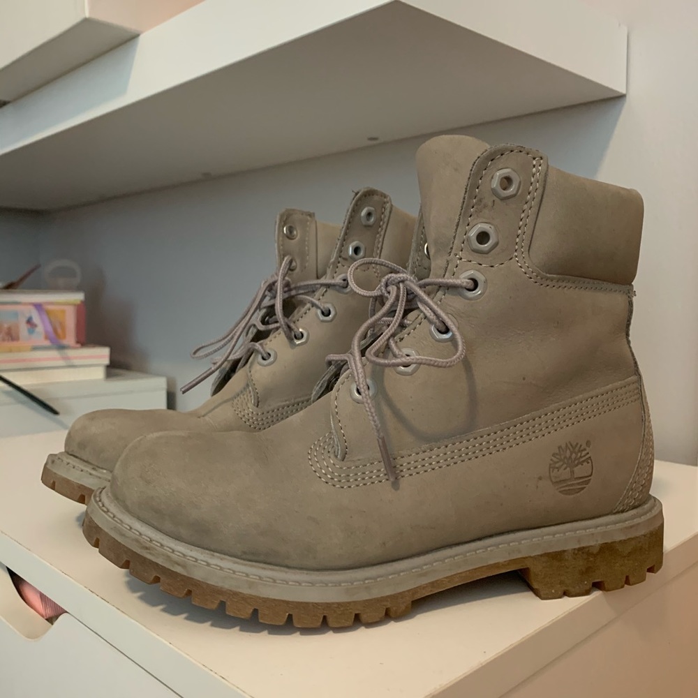 WOMEN’S TIMBERLANDS